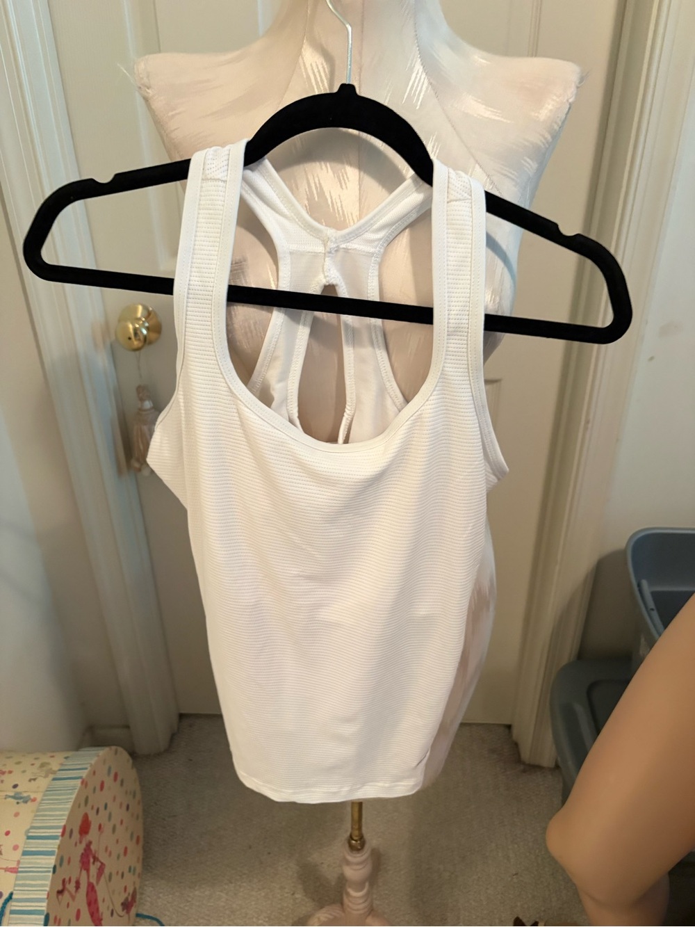 Nike women’s White Racerback Tank Top new size L $59